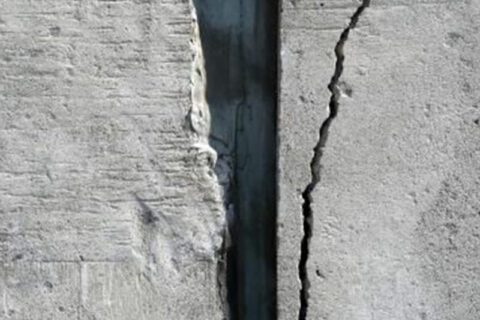 A big crack on the basement wall in construction